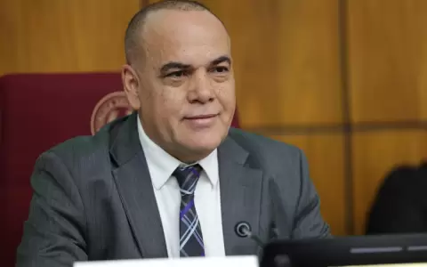 Cartistas planean modificar el reglamento para extender presidencia de �Bachi� N��ez en el Congreso