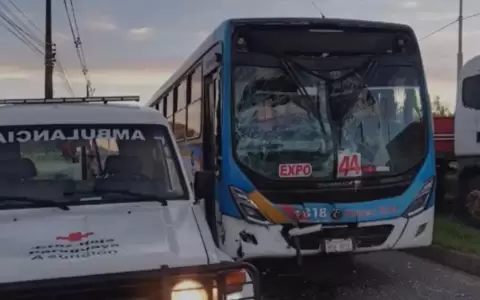 Triple choque sobre la ruta PY03, entre Limpio y Mariano Roque Alonso