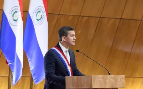 En julio, Pe�a present� su primer informe de gesti�n, pero antes rindi� examen con HC