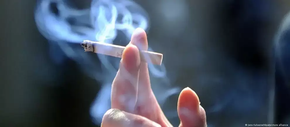 Milán prohibirá fumar tabaco en zonas públicas a partir de 2025, salvo que se respeten 10 metros de distancia