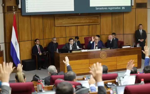 Inicia sesi�n extra para elecci�n de Mesa Directiva donde plantean reelecci�n de "Bachi" N��ez