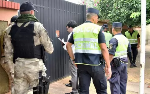 Condenan a 5 y 3 a�os de prisi�n a funcionarios aduaneros por extorsi�n a comerciantes