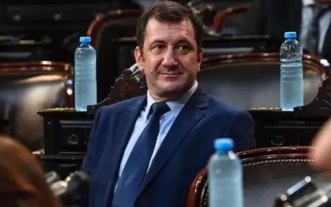 Senador argentino hizo seis viajes a Paraguay en lo que va del a�o: cinco fueron con su secretaria