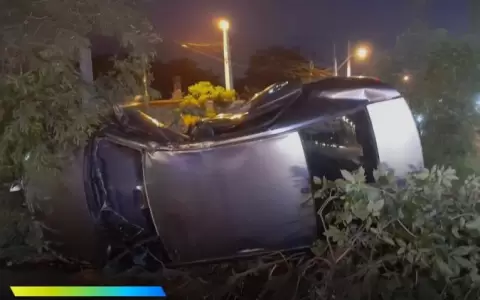 Accidente de tr�nsito con vuelco de veh�culo en Asunci�n