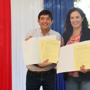 Firman contratos para la pavimentación de la Ruta de la Banana