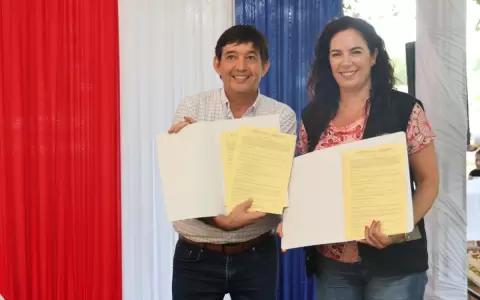 Firman contratos para la pavimentaci�n de la Ruta de la Banana