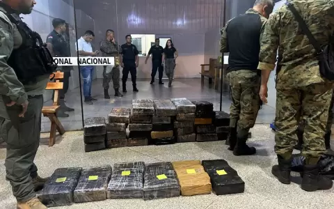 Fiscal�a imputa a polic�as por presunto tr�fico de marihuana en puerto clandestino
