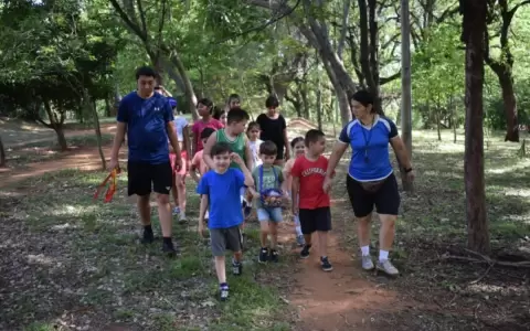 Deportes, juego y diversi�n: Colonia de Vacaciones.
