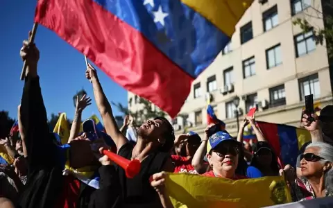Venezuela cierra su frontera con Colombia y denuncia una "conspiraci�n internacional"