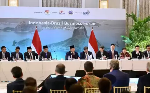 Trump impondr� el 100% de los aranceles a los BRICS si dejan el d�lar
