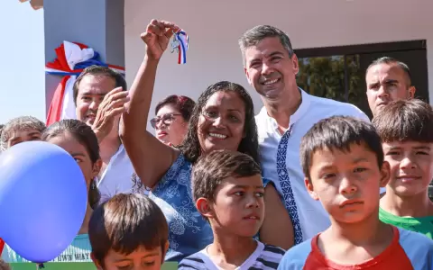 Gobierno inaugur� 61 viviendas en Central