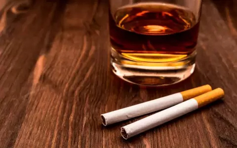 Las bebidas alcoh�licas podr�an tener advertencias sobre riesgo de c�ncer, como los cigarrillos