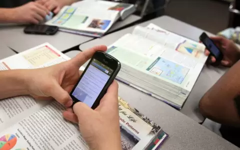 Diputado impulsar� proyecto para prohibir uso de celulares en instituciones educativas