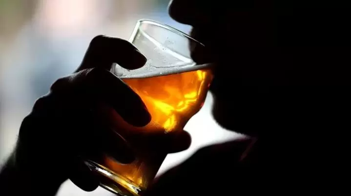 Los adolescentes t�midos tienden a consumir m�s alcohol, revel� un estudio