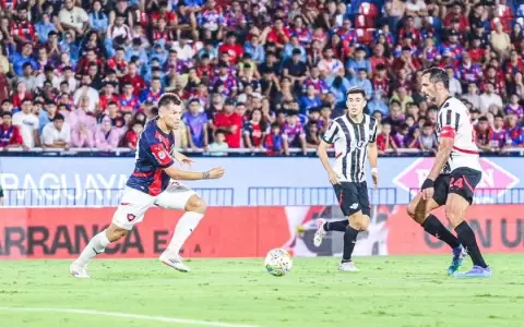 Cerro Porte�o y Libertad igualan en un partido que tuvo de todo