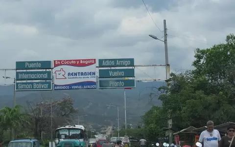 Colombia confirma la reapertura de la frontera con Venezuela tras 72 horas cerrada