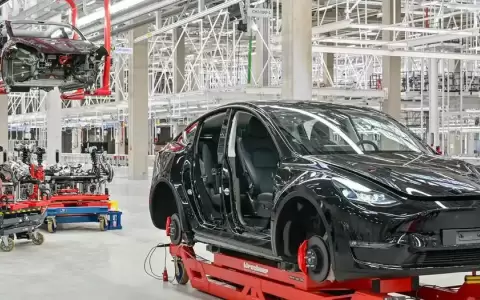 Tesla anuncia ca�da de venta de sus veh�culos en 2024