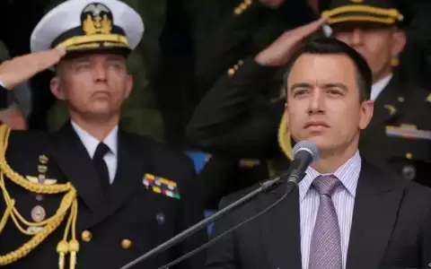 Ecuador: pugna Noboa-Abad a las puertas de campa�a electoral