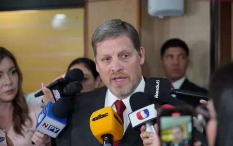 La Comisi�n Permanente no tiene atribuciones para convocar a ninguna autoridad, dice senador
