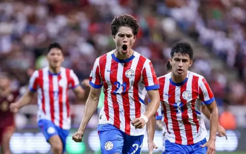 Paraguay vence al anfitri�n y se mete en el hexagonal final