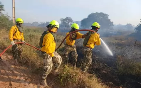 Incendio en el banco San Miguel de Asunci�n arras� viviendas