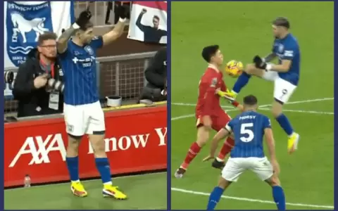 El debut de Enciso en el Ipswich: asistencia y casi expulsi�n
