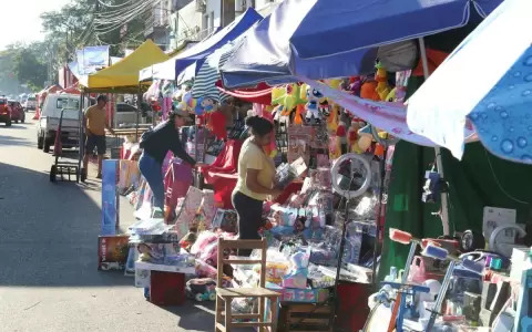 Reyes Magos reparten magia a los ni�os del pa�s