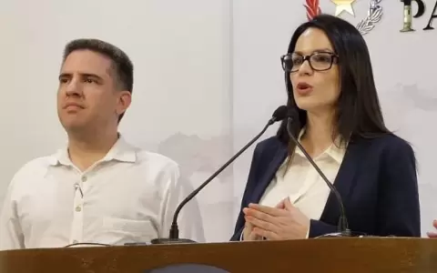 Gobierno enfrenta primera crisis del 2025