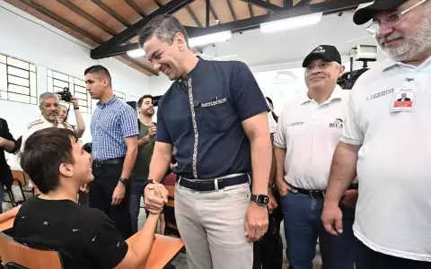 Santiago Pe�a alienta a los 17.000 j�venes postulantes de las becas del Gobierno