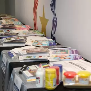 El MEC inicia envío de kits escolares con primer cargamento de 4.500 unidades