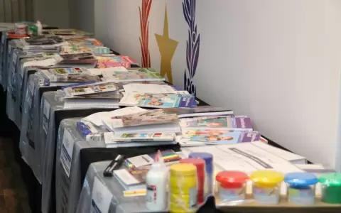 Retrasos en entrega de kits escolares afectan a la mayor�a de las escuelas