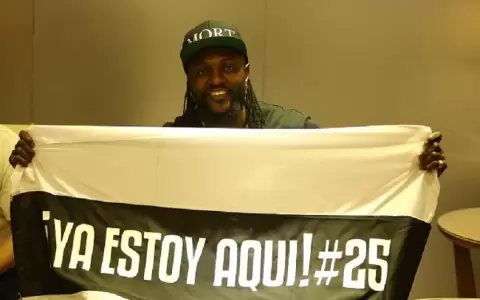 El particular pedido de Emmanuel Adebayor a Olimpia