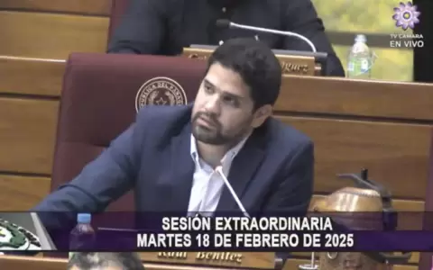 Diputado espera que con renuncia de Ar�valo "esto no termine ac�", espera m�s sanciones