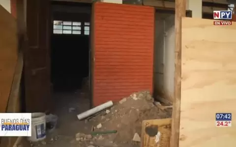 Colegio Nacional de Lambar� en ruinas: alumnos dan clases virtuales por estado edilicio
