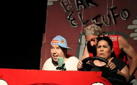 "History Time" regresa a escena con humor sobre la era digital