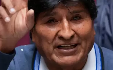 Tras anuncio de Evo de que competir� con otro partido, sus seguidores renunciaron masivamente al MAS