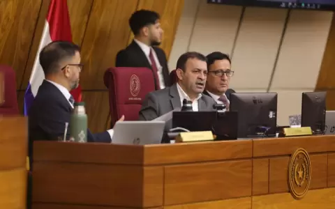 Rechazan proyecto que busca destituir a dos ministros de Santiago Pe�a