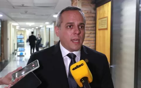 �Si no se restringe esta conducta, van a haber otros esc�ndalos�, dice contralor sobre chats de �Lalo�
