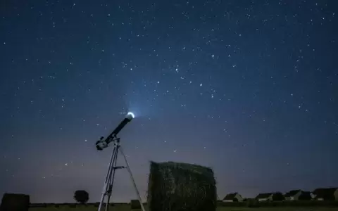 Curso de Astronom�a inicia en la Manzana de la Rivera