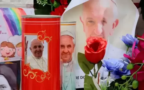 Fieles rezan en Roma por la recuperaci�n del papa