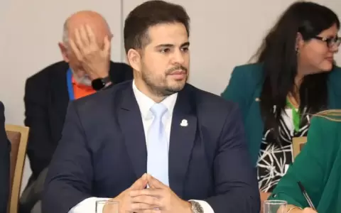 Otro diputado de viaje: Carlos N��ez en Panam�