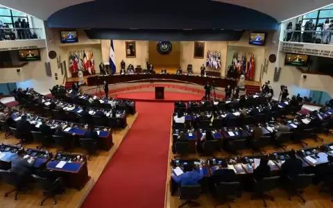 Congreso de El Salvador eleva castigos a delitos de corrupci�n