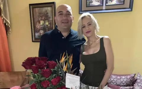 Orlando Ar�valo y esposa dicen que fueron estafados por constructora