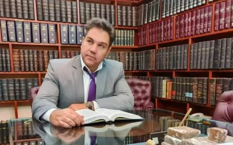 Copia �espejo� de celulares de �Lalo� Gomes ser�n entregadas �en bruto� a medios de prensa