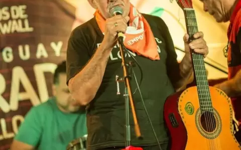"Cantando guaranias por los barrios de Asunci�n", Pach�n Centuri�n en el Mercado N�1