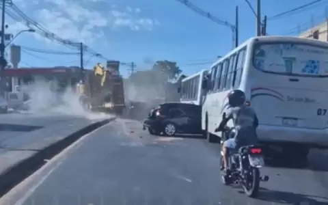 Cami�n sin frenos provoca choque m�ltiple en la ruta PY01