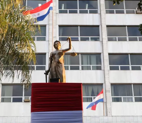 Corte Suprema suspende a juezas involucradas en chats con Lalo Gomes