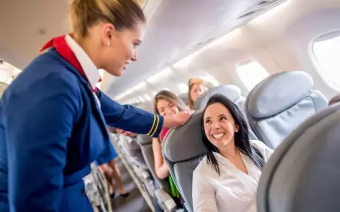 Azafata revela en qu� clase viajan los pasajeros m�s exigentes: no es la que imaginas