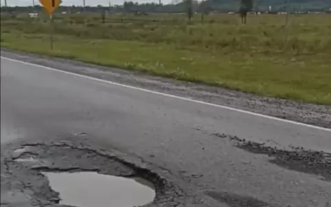 Bache en la ruta Paraguar�-Villarrica deja a m�s de 10 veh�culos da�ados