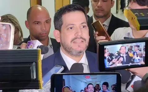 Diputados logran cu�rum para tratar renuncia de Ar�valo y bancada de HC apoyar�a